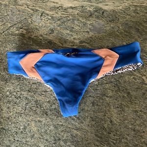 Acacia swimwear in print “Peahi blue”. Size extra small